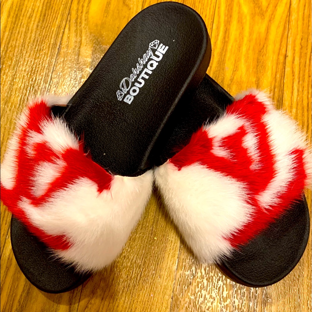 Faux fur slides